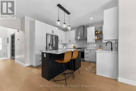14 Newcastle Avenue Ottawa ON K2K 3B4