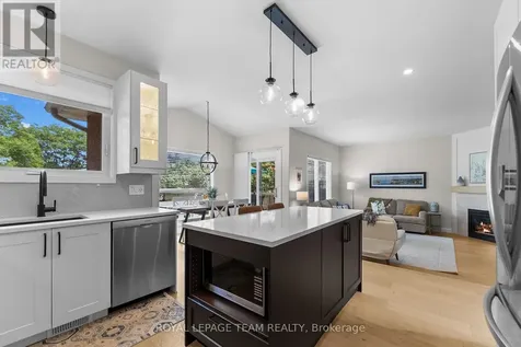 14 Newcastle Avenue Ottawa ON K2K 3B4