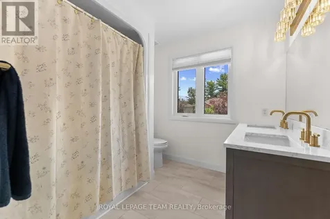 14 Newcastle Avenue Ottawa ON K2K 3B4