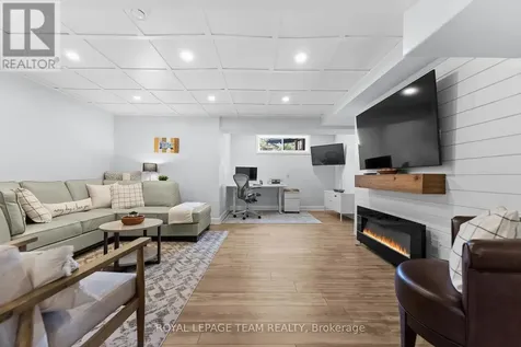 14 Newcastle Avenue Ottawa ON K2K 3B4