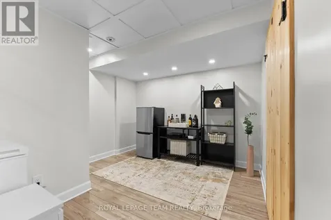 14 Newcastle Avenue Ottawa ON K2K 3B4