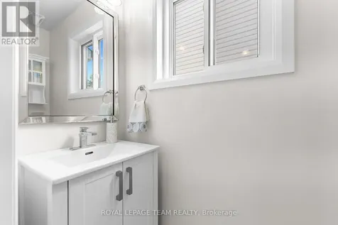 14 Newcastle Avenue Ottawa ON K2K 3B4