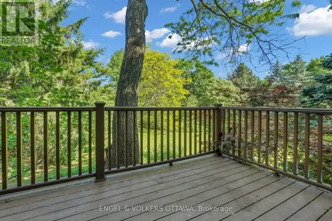 7 Mid Pines Grove Ottawa ON K2R 1B7