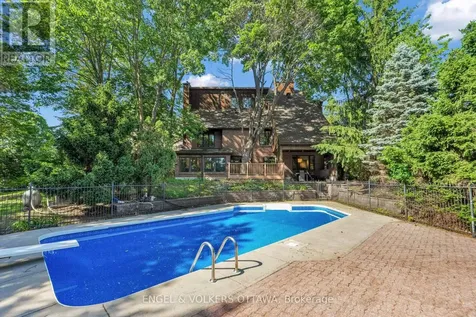 7 Mid Pines Grove Ottawa ON K2R 1B7