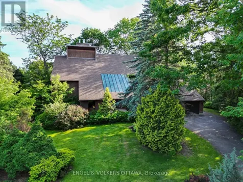 7 Mid Pines Grove Ottawa ON K2R 1B7