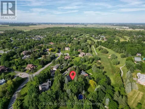 7 Mid Pines Grove Ottawa ON K2R 1B7