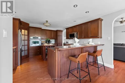 162 Pleasant View Drive Laurentian Valley ON K8B 1B8