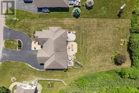 162 Pleasant View Drive Laurentian Valley ON K8B 1B8