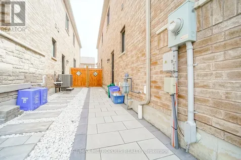 98 Laing Drive Whitby ON L1P 0N6