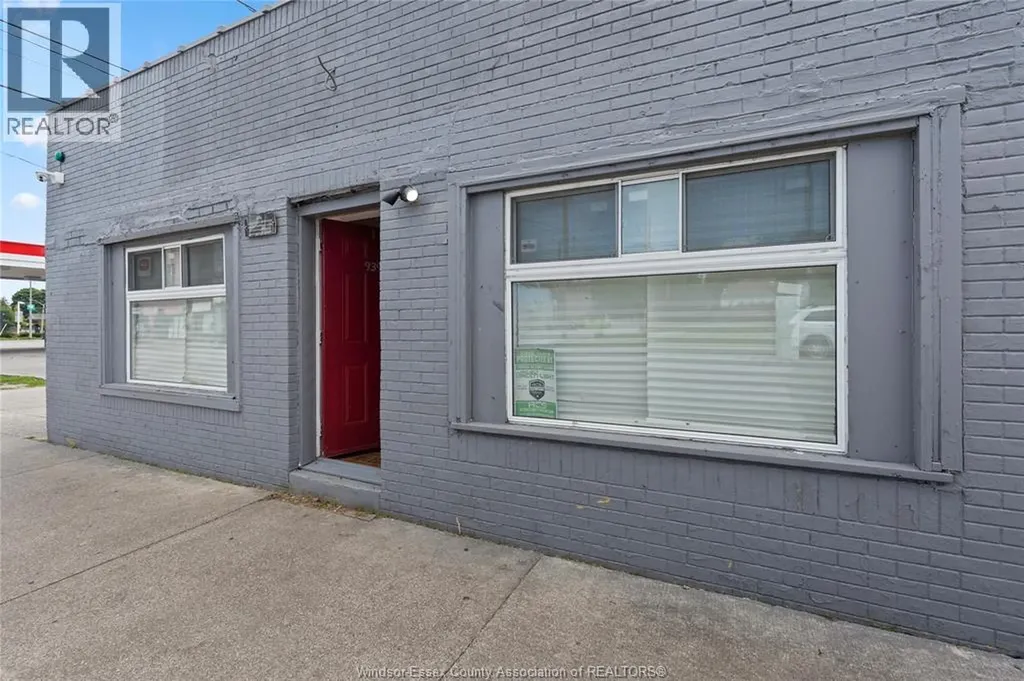 939 Wyandotte Street East Windsor ON N9A 3K1