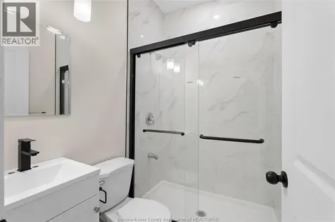 939 Wyandotte Street East Windsor ON N9A 3K1