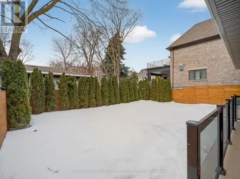4 Forest Wood Toronto (bedford Park-nortown) ON M5N 2V6