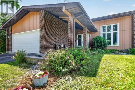 66 Beaufort Drive Ottawa ON K2L 2G3