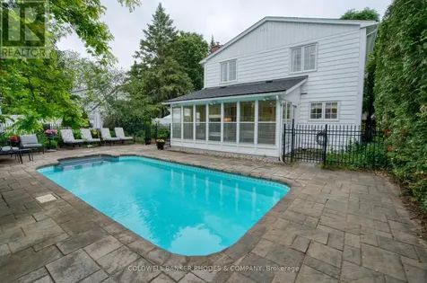1666 Amberdale Crescent Ottawa ON K1H 7B3