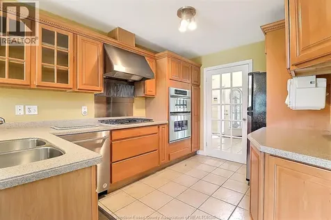 1099 Imperial Crescent Windsor ON N9G 2T4