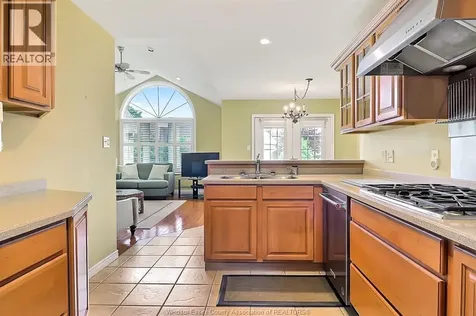 1099 Imperial Crescent Windsor ON N9G 2T4