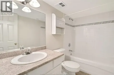 1099 Imperial Crescent Windsor ON N9G 2T4