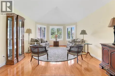 1099 Imperial Crescent Windsor ON N9G 2T4