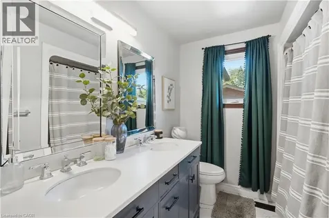 33 Debora Drive Grimsby ON L3M 4J1