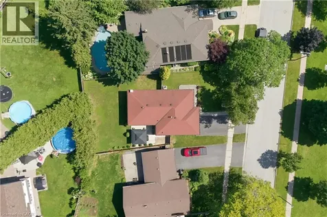 33 Debora Drive Grimsby ON L3M 4J1