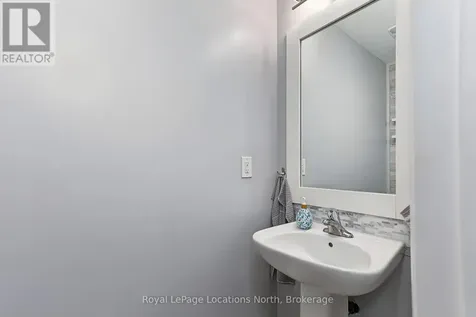 16 Greaves Avenue Collingwood ON L9Y 0Z5