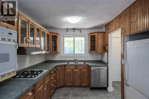 3309 Aurora Drive Windsor ON N8R 1Y9