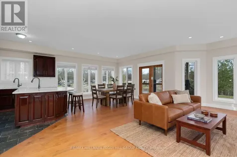 2026 River Road West Wasaga Beach ON L9Z 2W1