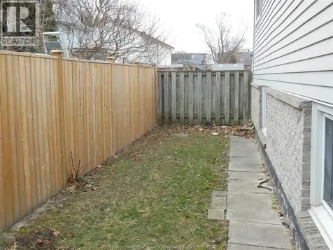 1262 Cottage Windsor ON N9H 1Y8