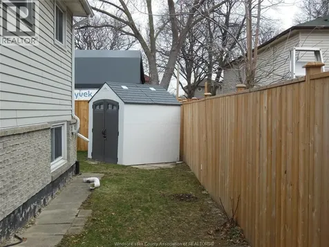 1262 Cottage Windsor ON N9H 1Y8