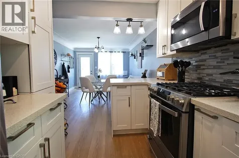 7 Lampton Place Hamilton ON L8H 6J7
