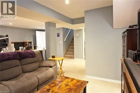 7 Lampton Place Hamilton ON L8H 6J7