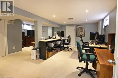 7 Lampton Place Hamilton ON L8H 6J7