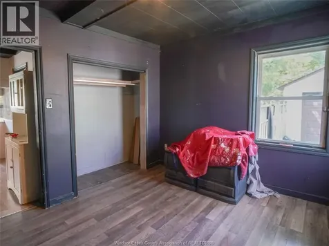 16 Mcnaughton Avenue Wallaceburg ON N8A 1R8