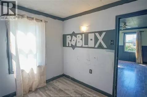 16 Mcnaughton Avenue Wallaceburg ON N8A 1R8