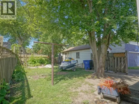 16 Mcnaughton Avenue Wallaceburg ON N8A 1R8