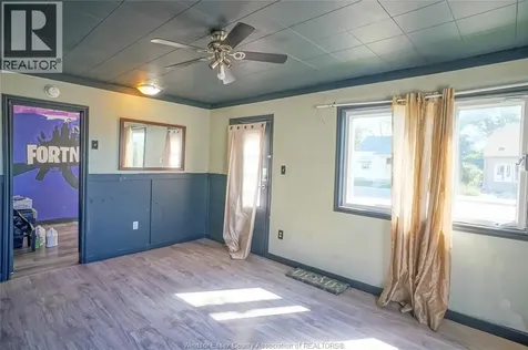 16 Mcnaughton Avenue Wallaceburg ON N8A 1R8