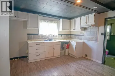 16 Mcnaughton Avenue Wallaceburg ON N8A 1R8