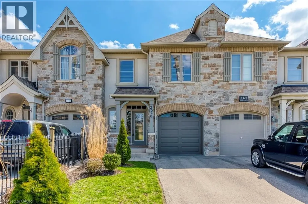 2340 Whistling Springs Crescent Oakville ON L6M 0C3