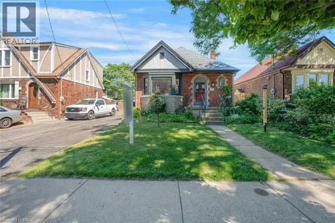 135 Wexford Avenue South Hamilton ON L8K 2N9