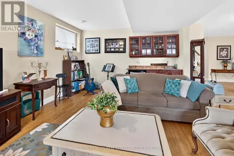 14 Apple Blossom Drive Augusta ON K6V 5T1