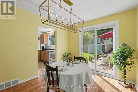 18 Highpark Crescent Ottawa ON K1B 3G8