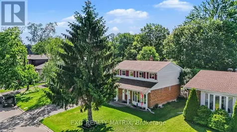 18 Highpark Crescent Ottawa ON K1B 3G8