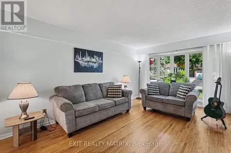 18 Highpark Crescent Ottawa ON K1B 3G8
