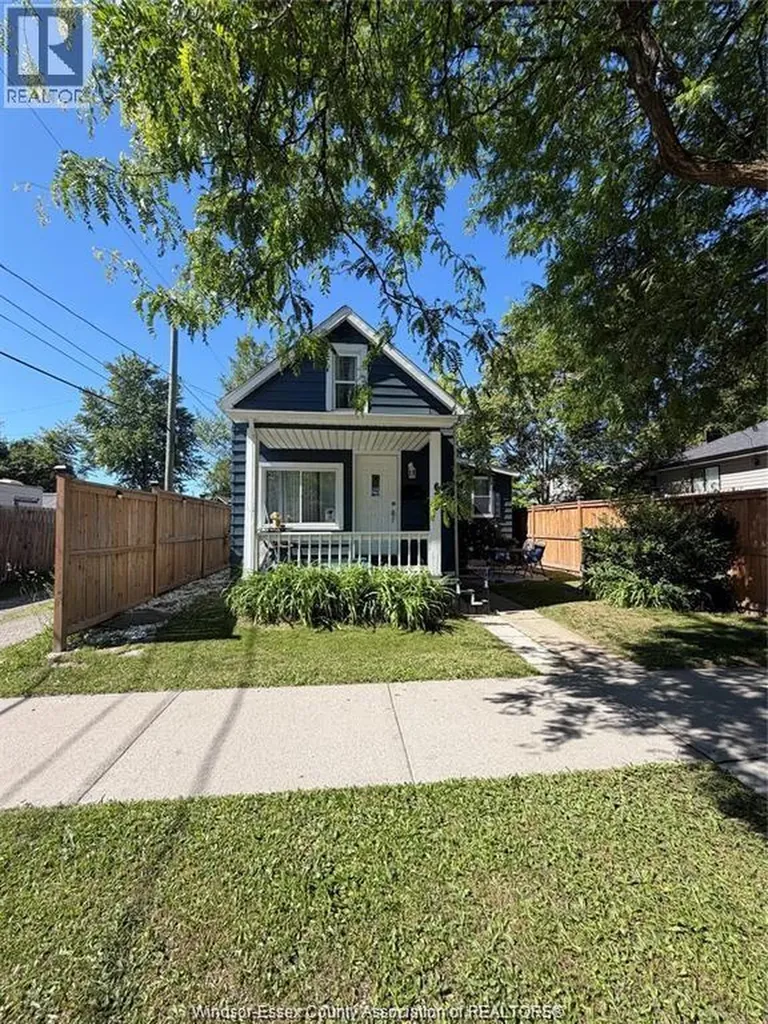 639 Watkins Windsor ON N9C 2Y5