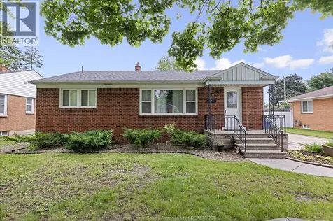 3162 Avondale Windsor ON N9E 1X3