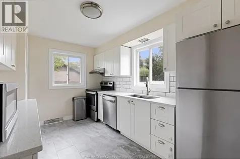 3162 Avondale Windsor ON N9E 1X3