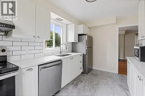 3162 Avondale Windsor ON N9E 1X3
