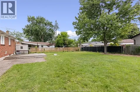 3162 Avondale Windsor ON N9E 1X3