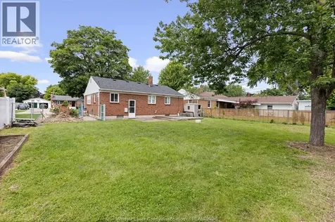 3162 Avondale Windsor ON N9E 1X3
