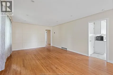 3162 Avondale Windsor ON N9E 1X3
